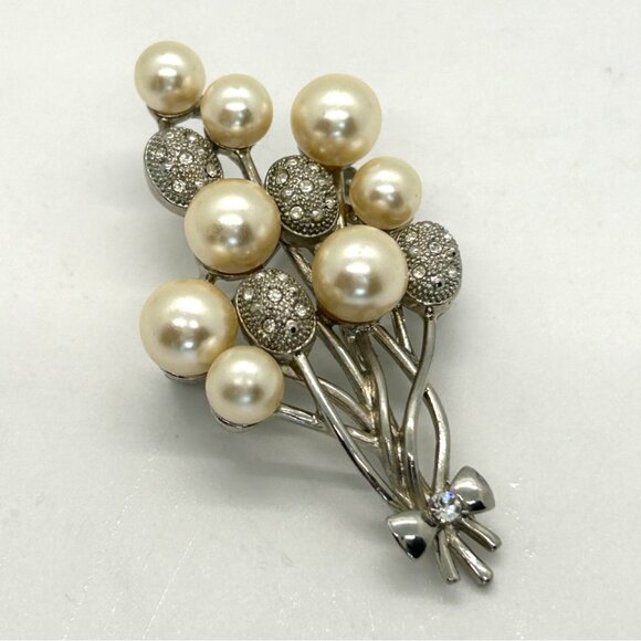 Vintage Faux Pearl Brooch Statement Silver-tone Balloon Bouquet with Bow 2.5 In - Picture 1 of 16